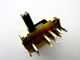 Przełącznik suwakowy SK23D07VG5