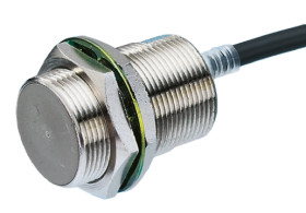 Czujnik zbliżeniowy M18 Indukcyjny 10 mm Omron Wpuszczany 10 30 V DC długość 53mm Gwintowany