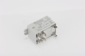 Przekaźnik mocy 24V DPDT Finder, montaż kołnierzowy