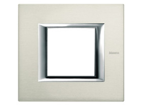 AXOLUTE Ramka protokątna pozioma 2 moduły brushed aluminium HA4802XC LEGRAND