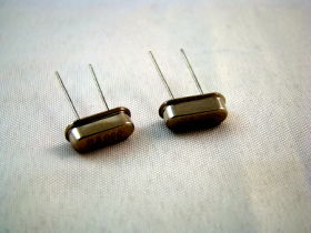 Rezonator kwarcowy 8.000MHz KDS HC49/S niski;przewlekany (THT);Pbf