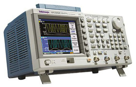 Generator przebiegów arbitralnych aplituda 20V Pk-Pk częst. próbkowania 250Msps 12 cyfr Wyświetlacz TFT 5,6 cala