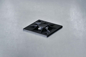 Uchwyt opaski kablowej do opasek 5.1mm długość 30mm szerokość 30 mm średnica otworu 4mm HellermannTyton Czarny