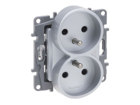 NILOE SELECTION Gniazdo podwójne z uziemieniem do ramek wielkorotnych zaciśki śrubowe z przesłoną aluminium 762142 LEGRAND