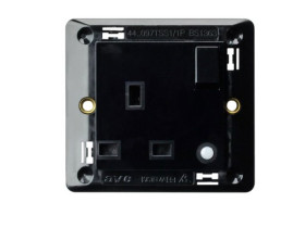 SONATA Gniazdo pojedyncze z uziemieniem z przesłonami torów prądowych i wyłącznikiem standard brytyjski czarny metalik GP/442097