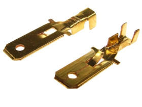 Konektor E6,3/0,5 z zaczepami męski zagniatany na