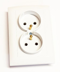 Gniazdo elektryczne podtynkowe podwójne z uziemieniem 1P+Z