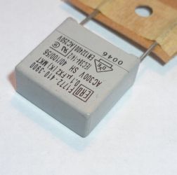 100nF 300V~ ac 0,1uF MKT FX2 ERO F1772-410-3900 RM=15mm