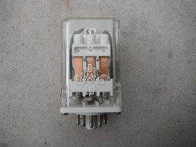 Przekaźnik R-15 różne cewki i konfiguracje styków