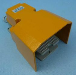 PRZEŁ.NOŻNY 15A/250V ON-OFF Z KAB.OSŁONA