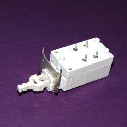 Wyłącznik 70063-220 001 37mm x 19mm x 16mm