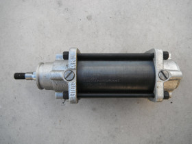 Siłownik pneumatyczny Fi 60 x 40 ZM Radom