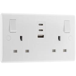 BG 822UACC30 White Nexus Moulded Double Switched 13A Power Socket - USB Charging