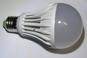ŻARÓWKA LED E-27 32x2835 9W 720lm BIAŁA ZIMNA