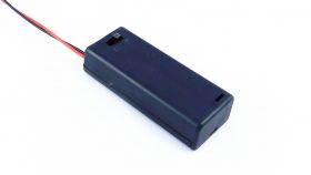 Koszyk na 2 baterie AAA (R3) z pokrywą i włącznikiem