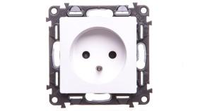 Valena Life Gniazdo Pojedyncze Z/U 2P+Z Z Przesłonami Biały 753180