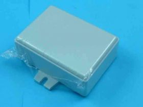 KM-27J-ABS OBUDOWA 66x47x24 JASNA