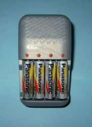 ZŁ-7 ŁADOWARKA + 4xR6 2100mAh