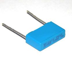 Kondensator 330nF 250V 5% 17mm x 10mm x5mm