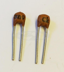 3,9nF 63V 10% R=2,5mm KFPm kondensator monolityczny CERAD