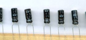 47uF/25V/85C DAEWOO KONDENSATOR ELEKTROLITYCZNY