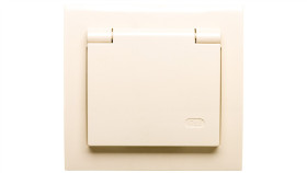 Kier Gniazdo Bryzgoszczelne Z/U Schuko Ip44 Z Przesłonami Klapka Beżowa...