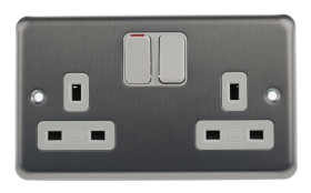 Gniazdo wtykowe Typ G - brytyjski Montaż wpuszczany MK Electric ścieżki: podwójne z przełącznikiem 13A