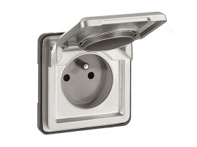 SOLIROC Gniazdo pojedyncze z uziemieniem z klapką 077831 LEGRAND