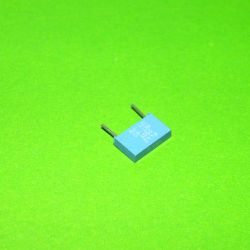 Kondensator 15nF 250V 9,5mm x 6mm x 2mm