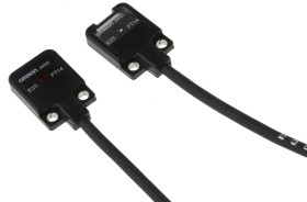 Czujniki fotoelektryczne w obudowie prostokątnej Omron PNP zakres 500 mm LED