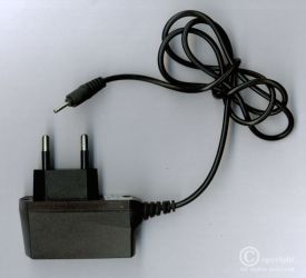 ZASILACZ IMPULSOWY 5V 0,5A WTYK 2,5/0,7 PROSTY TRAVEL CHARGER (ZASIMP05005A-TRAVEL)