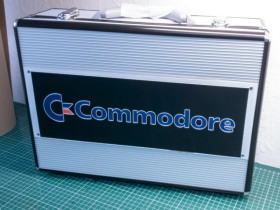 Deluxe Commodore Suitcase Set C64C