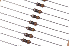 Cewka indukcyjna 10 μH 410mA Osiowe ±10% Wyprowadzenia osiowe Q: 55 600mΩ Rdc rdzeń ferrytowy