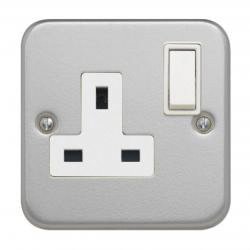 Gniazdo wtykowe Typ G - brytyjski Montaż ścienny Contactum z przełącznikiem 13A Zacisk śrubowy