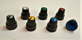 GaĹka N13 na oĹ 6mm moletowana wskaĹşnik niebieski