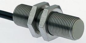 Czujnik zbliżeniowy M18 Indukcyjny 8 mm Omron Wpuszczany 12 → 24 V dc długość 59.5mm Gwintowany