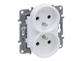 NILOE SELECTION Gniazdo podwójne z uziemieniem do ramek wielokrotnych (bez przesłony, zaciski śrubowe) białe 762035 LEGRAND