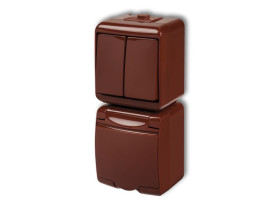 JUNIOR IP54 Wyłącznik podwójny świecznikowy z gniazdem pojedynczym z uziemieniem (klapka brązowa: bez przesłon) brązowy 4WGHP-2