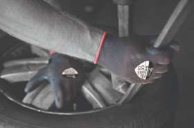 Rękawice wielokrotnego użytku materiał: Poliuretan zerwanie: 3 ścieranie: 3 zastosowanie: Montaż, przemysł