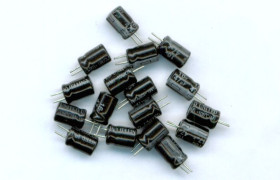 47uF/16V/105C UNITED (OPAK. 20 SZT.) MINIATUROWY KONDENSATOR ELEKTROLITYCZNY