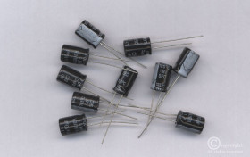 10uF/250V/105C (OPAK. 10 SZT.) KONDENSATOR ELEKTROLITYCZNY