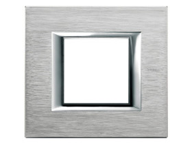 AXOLUTE Ramka 1 pojedyncza prostokątna POZIOMA 2 moduły szczotkowany chrom HA4802CR LEGRAND