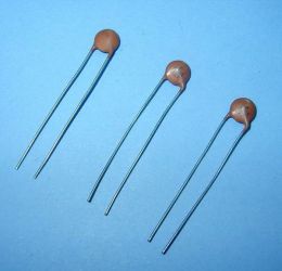 390pF KOND.CERAMICZNY (100SZT)