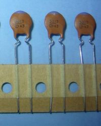 300pF KOND.CERAMICZNY 100SZT