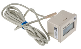 Regulator temperatury wł./wył. Omron Uz: 100 → 240 V AC wejście Termopara typu K 48 x 48mm