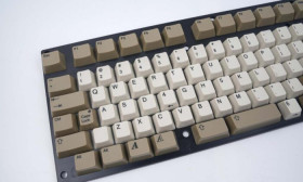 Single Amiga 1200 key (white or grey) with spring