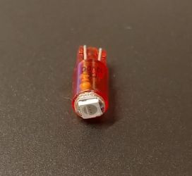 Żarówka LEDOWA 12V R5/T5/W2W czerwona HIGH POWER