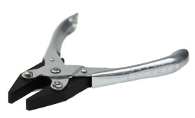 Szczypce płaskie Szczypce z płaskimi końcówkami RS PRO długość szczęk: 34mm długość całkowita: 160 mm Stal