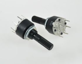 Przełącznik; obrotowy; SR16A-2x4-18T20; 4xON; 4 pozycje; bistabilny; na panel; przewlekany (THT); 2 tory; czarny; 0,3A; 60V DC;