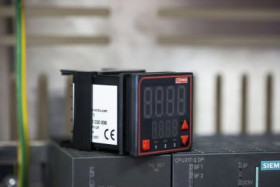 Regulator temperatury PID panelowy 3-wyjściowy, Uz 110→ 240 V AC, +100→ +1824 (termopara typu B) C,